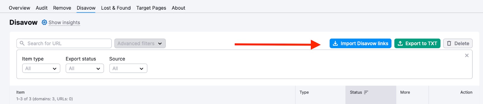 A red arrow points towards the import disavow links button.